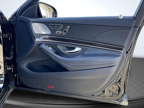 Used 2017 Mercedes-Benz S 550 Sedan image 24