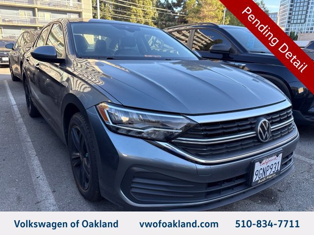 Used 2023 Volkswagen Jetta SE FWD image 1