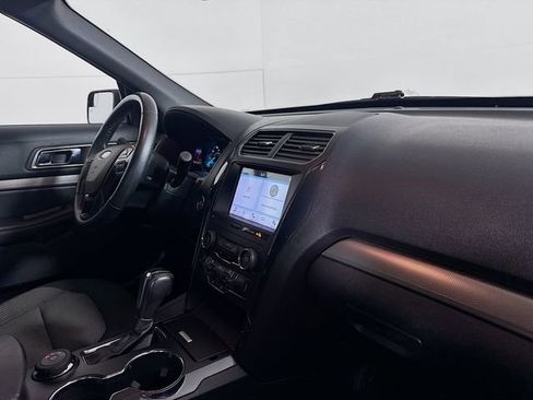 Used 2018 Ford Explorer XLT AWD/4WD image 31