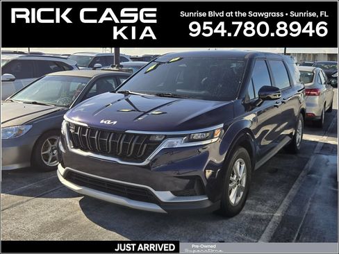 Used 2023 Kia Carnival LX FWD image 1