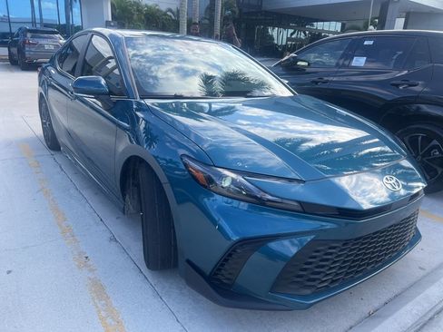 Used 2025 Toyota Camry SE FWD image 8