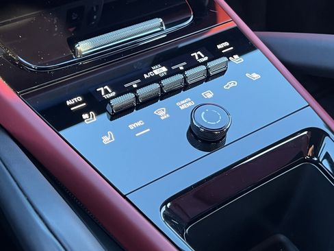 Certified 2025 Porsche Cayenne Coupe image 29