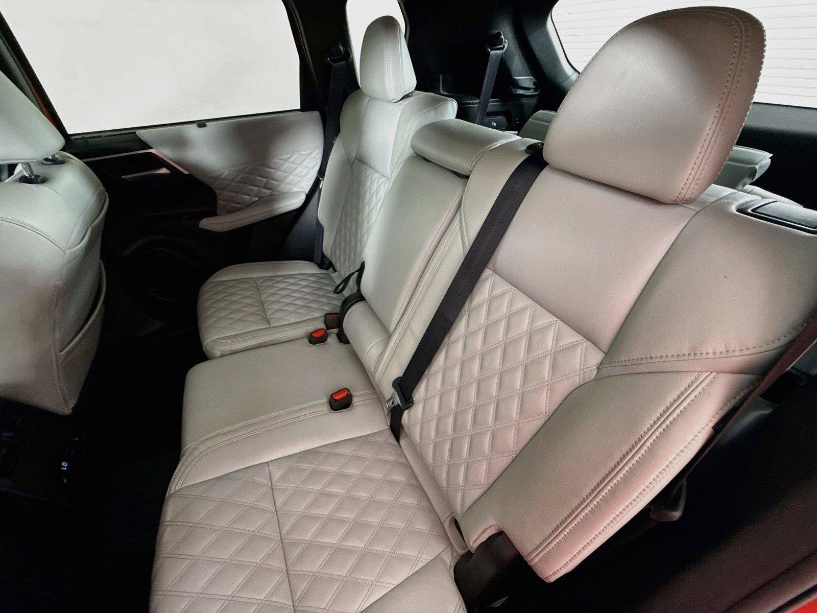 Used 2024 Mitsubishi Outlander 4WD Plug-In Hybrid image 26