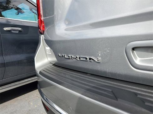 Used 2024 GMC Yukon XL SLT w/ SLT Luxury Package image 7