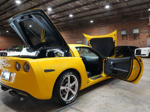 Used 2009 Chevrolet Corvette Coupe w/ Preferred Equipment Group image 28