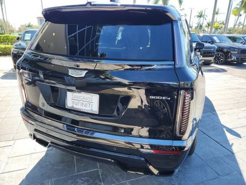 Used 2026 Cadillac Vistiq Platinum image 9