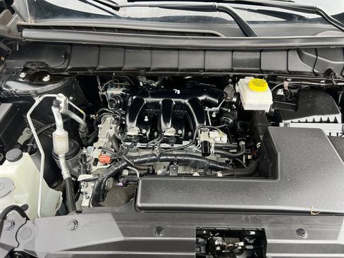 Used 2024 Nissan Pathfinder S image 21