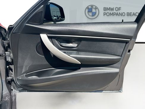 Used 2017 BMW 320i Sedan RWD image 28