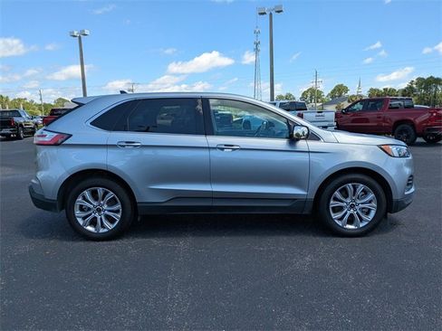 Used 2024 Ford Edge Titanium image 3