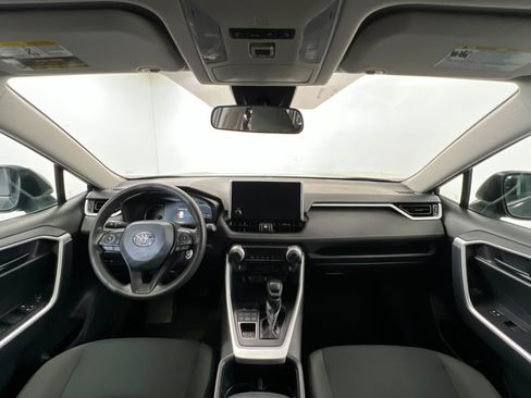 Used 2025 Toyota RAV4 LE AWD/4WD image 9