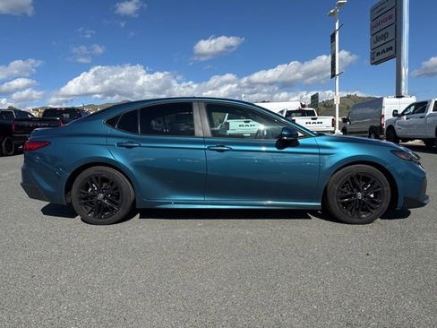 Used 2025 Toyota Camry SE w/ Convenience Package image 7