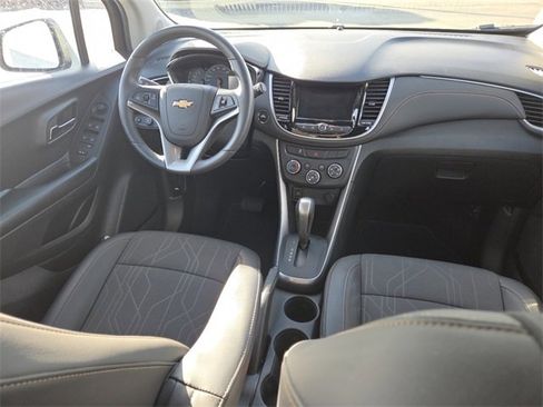 Used 2022 Chevrolet Trax LT w/ LT Convenience Package image 21