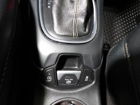 Used 2017 Jeep Compass Latitude w/ Popular Equipment Group AWD/4WD image 14
