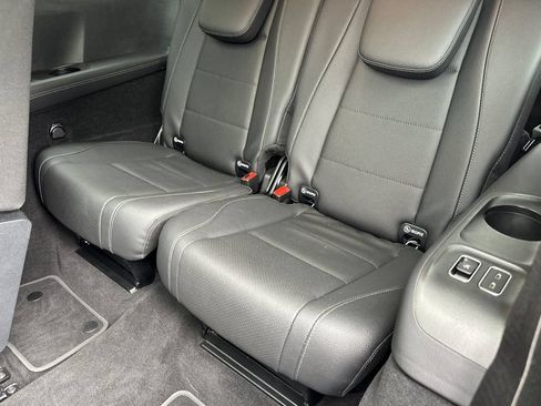 Used 2024 Mercedes-Benz GLS 450 4MATIC image 15
