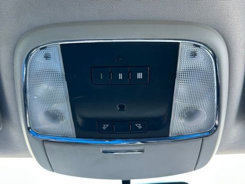 Used 2011 Jeep Grand Cherokee Laredo image 16