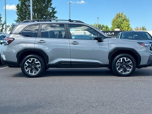 Used 2025 Subaru Forester Premium AWD/4WD image 3