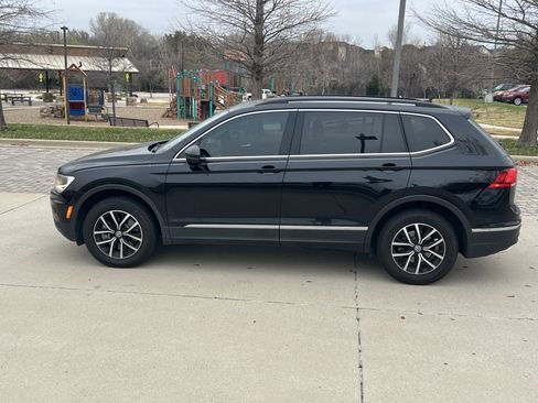 Certified 2021 Volkswagen Tiguan SE image 7