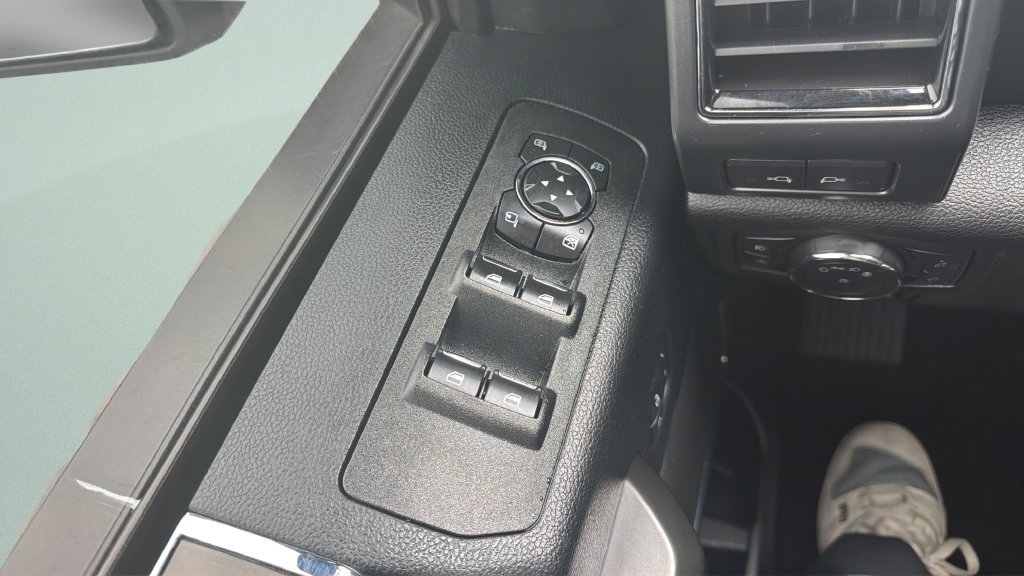Used 2018 Ford F150 Lariat w/ Equipment Group 502A Luxury AWD/4WD image 26