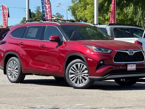 New 2026 Toyota Highlander Platinum AWD/4WD image 2