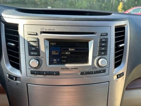 Used 2013 Subaru Outback 2.5i Limited AWD/4WD image 16