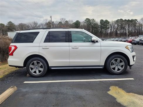 Used 2018 Ford Expedition XLT w/ Equipment Group 202A image 2