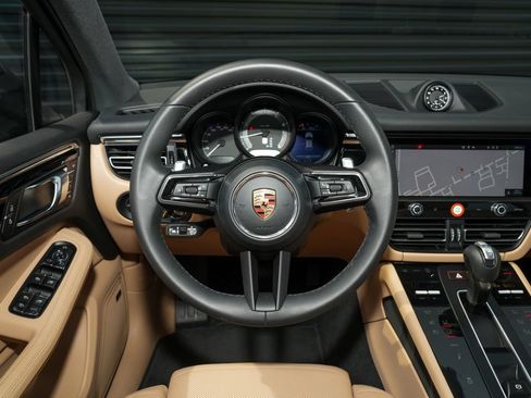 Certified 2026 Porsche Macan AWD/4WD image 29