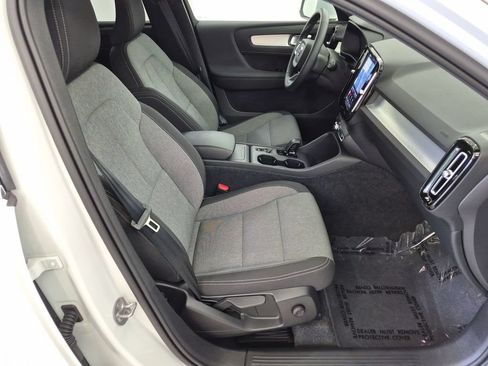 Used 2025 Volvo XC40 B5 Core AWD/4WD image 33