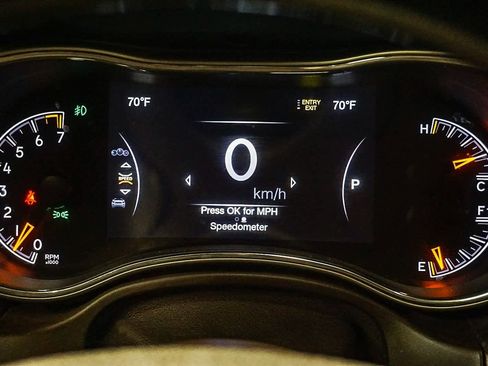 Used 2017 Jeep Grand Cherokee Overland image 24