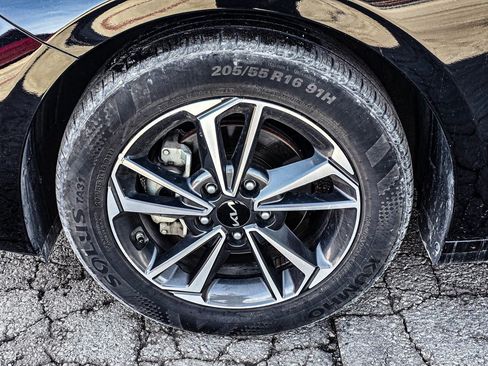 Used 2023 Kia Forte LXS image 25