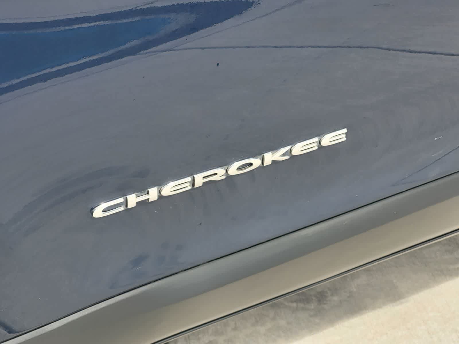 Used 2018 Jeep Cherokee Latitude Plus FWD image 12