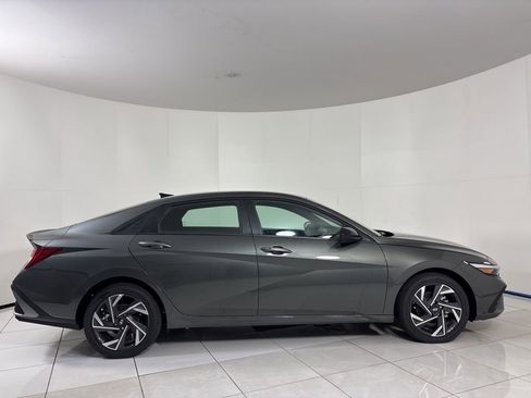 New 2025 Hyundai Elantra SEL FWD image 6