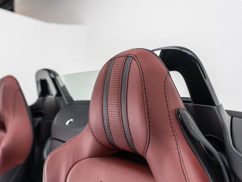 Used 2021 Aston Martin V8 Vantage Roadster RWD image 24