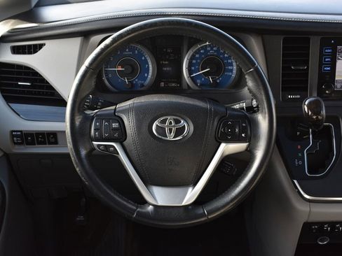 Used 2016 Toyota Sienna XLE image 17