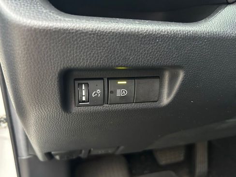 Used 2022 Toyota RAV4 XLE FWD image 19