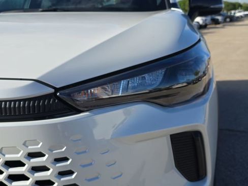 Used 2026 Toyota Corolla Cross SE image 30