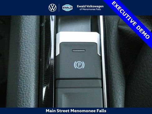 New 2025 Volkswagen Taos SE image 16