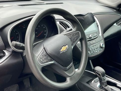 Used 2025 Chevrolet Malibu LT FWD image 9