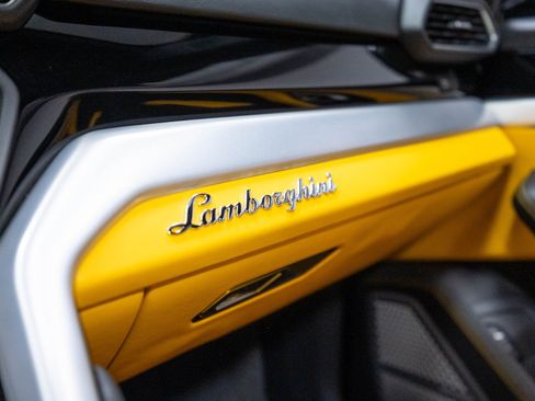 Used 2019 Lamborghini Urus AWD/4WD image 16