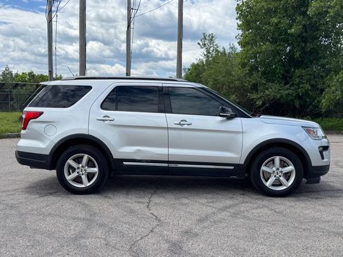 Used 2018 Ford Explorer XLT w/ Equipment Group 201A FWD image 5