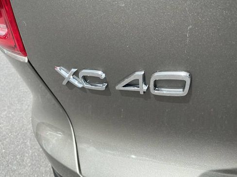 Used 2022 Volvo XC40 T5 R-Design w/ Advanced Package AWD/4WD image 29