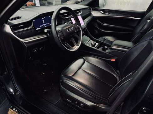 Certified 2025 Jeep Grand Cherokee Limited image 17