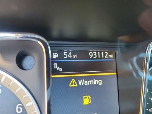 Used 2019 Nissan Titan SL w/ Chrome Package image 18