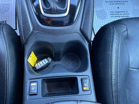 Used 2017 Nissan Rogue AWD image 13