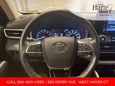 Used 2021 Toyota Highlander XLE image 15