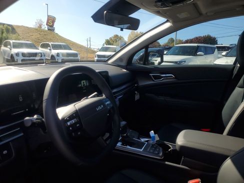 New 2026 Kia Sportage EX image 18