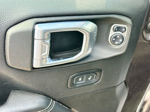 Used 2021 Jeep Wrangler Unlimited Sahara AWD/4WD image 19