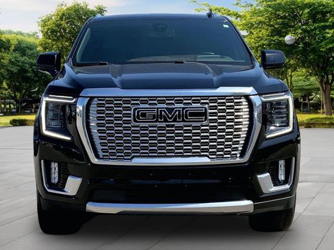 Used 2022 GMC Yukon XL Denali AWD/4WD image 2