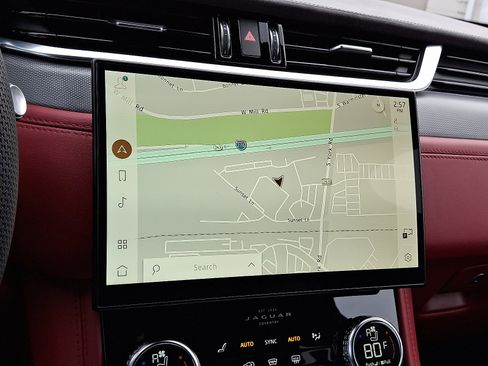 Used 2022 Jaguar F-PACE SVR image 17