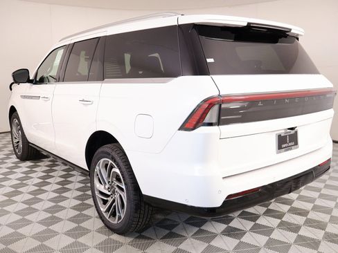 New 2025 Lincoln Navigator Reserve image 24