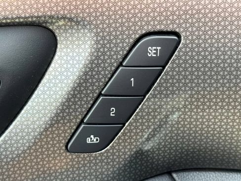 Used 2023 Chevrolet Traverse Premier FWD image 20